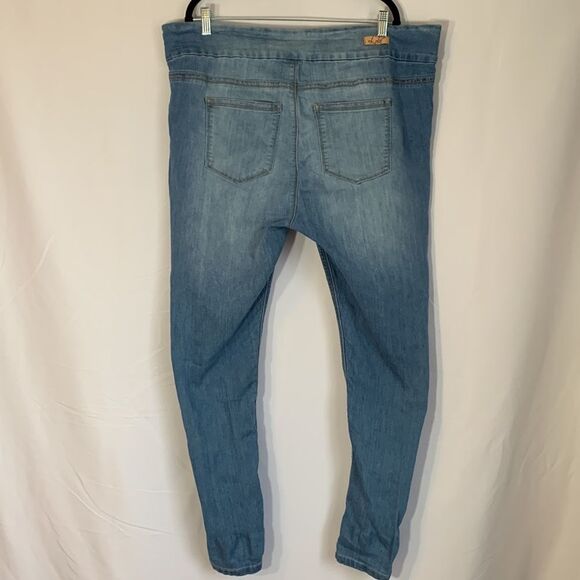 Lola Light Blue Anna MLB Mid Rise Stretchy Skinny Jeans - Picture 4 of 14